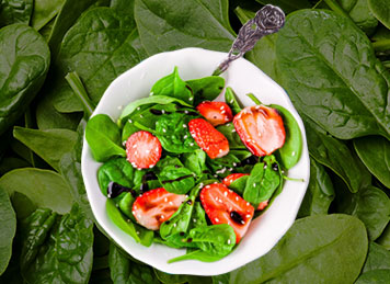Stawberry spinach salad